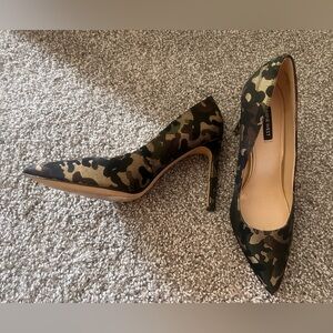 *Cyber Monday Deal*Nine West Army Fatigues heels. 3in heel. Gently used